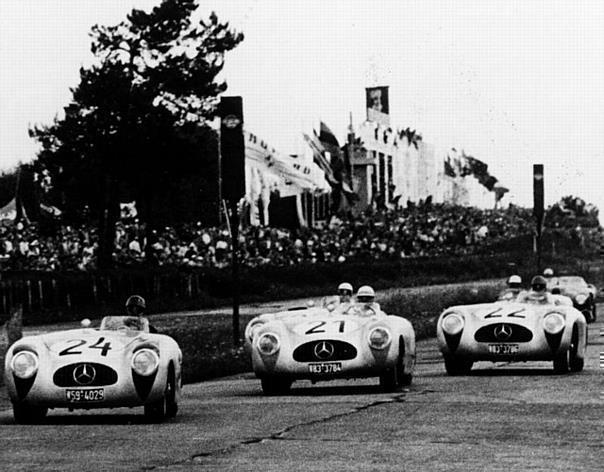 Mercedes-Benz 300 SL Rennsport-Roadster, Sportwagenrennen auf dem Nürburgring, 1952 (Vierfachsieg). 